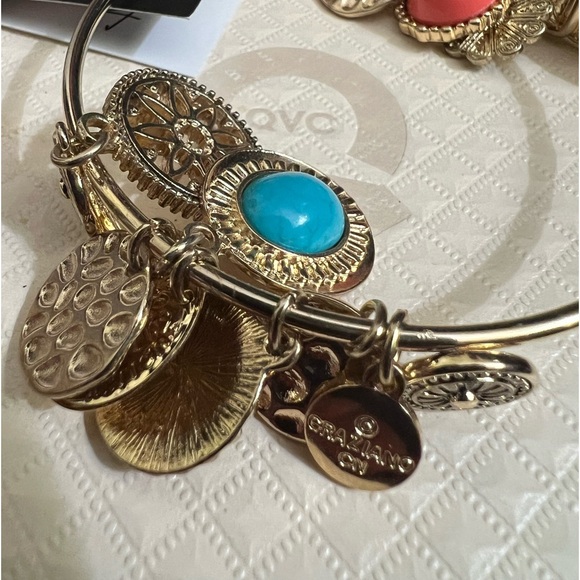 5 pcs. RJ GRAZIANO lucky Charm Gold Tone bracelet set. 🆕 - Picture 4 of 4